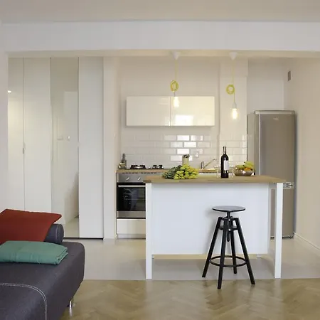 Bizzi Luxheart Of Old Town Apartment *